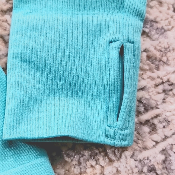 Activewear top - Picture 4 of 4